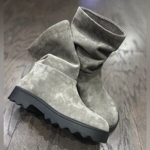 AEROSOLES Suede Boots